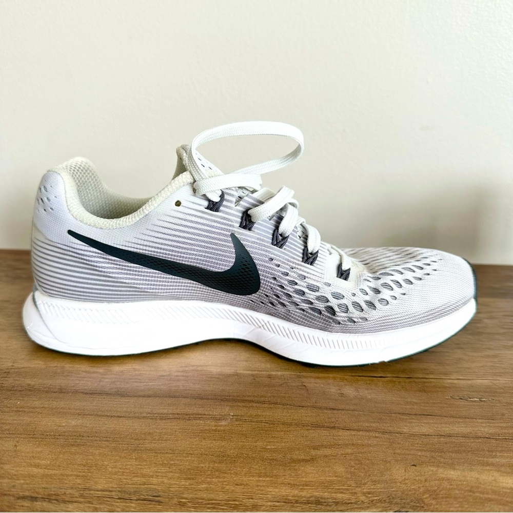 Women’s Nike Pegasus Running Shoes - size 7